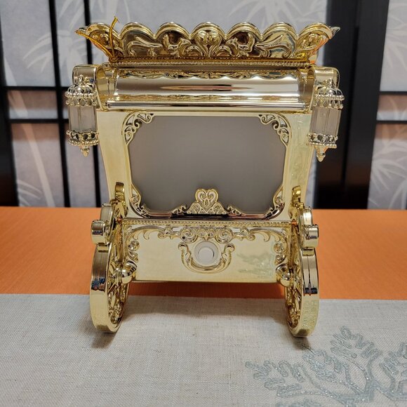 Last one! Rare Bath & Body Works Disney Princess Light Up Carriage Candle Holder - Picture 4 of 7